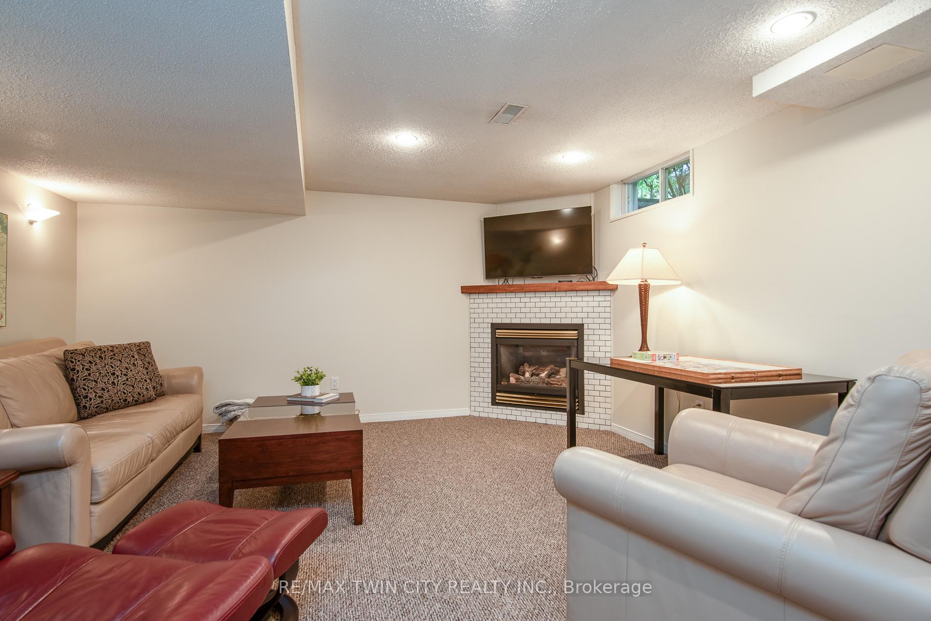Photo 38 of 162 Ambleside Court, Waterloo — HOMEH