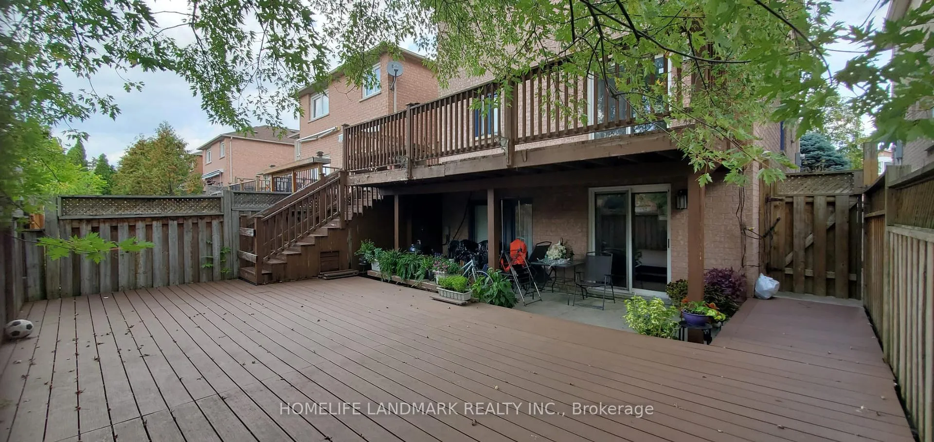 Photo 2 of 125 Stonebriar Drive, Vaughan, Maple — HOMEH