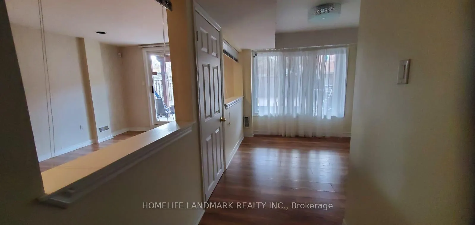 Photo 4 of 125 Stonebriar Drive, Vaughan, Maple — HOMEH