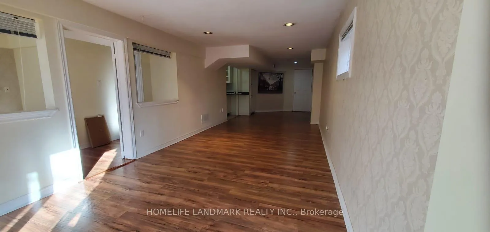 Photo 5 of 125 Stonebriar Drive, Vaughan, Maple — HOMEH