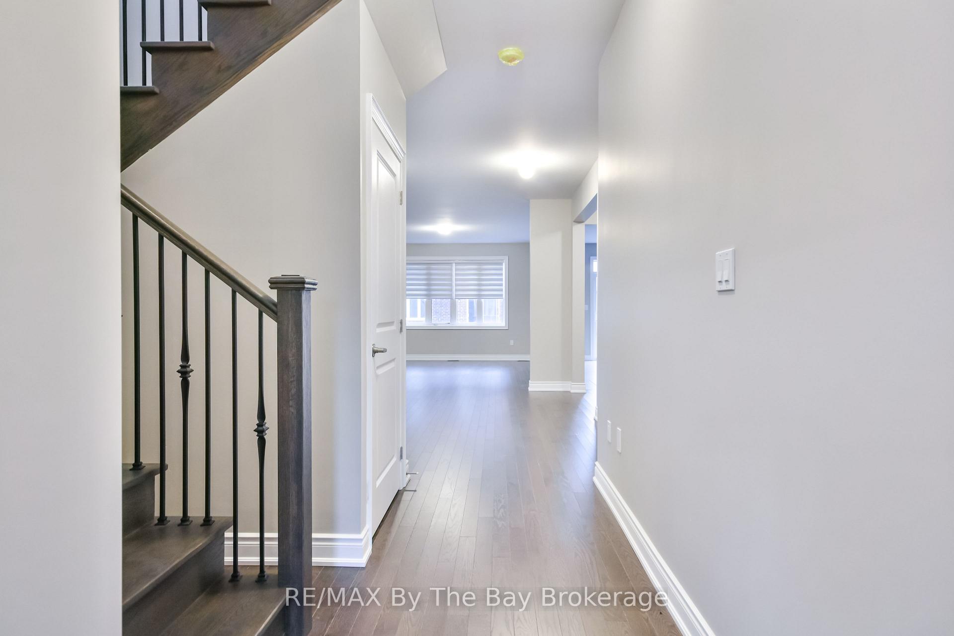 Photo 5 of 21 Amber Drive, Wasaga Beach — HOMEH