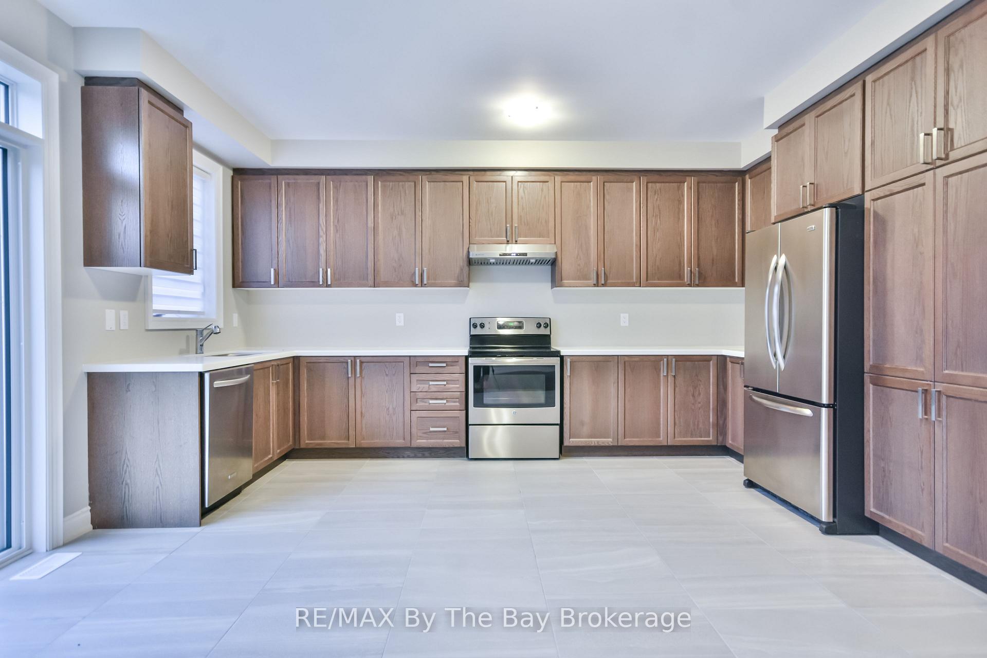 Photo 14 of 21 Amber Drive, Wasaga Beach — HOMEH