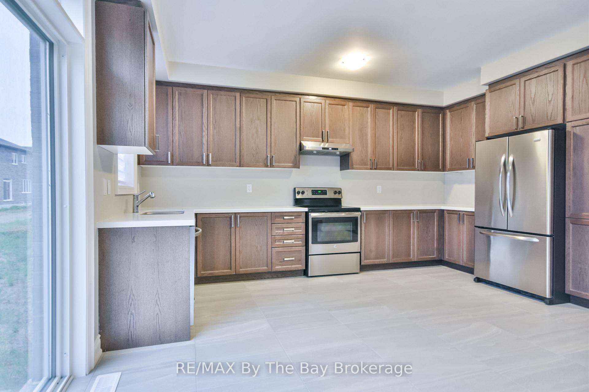 Photo 15 of 21 Amber Drive, Wasaga Beach — HOMEH