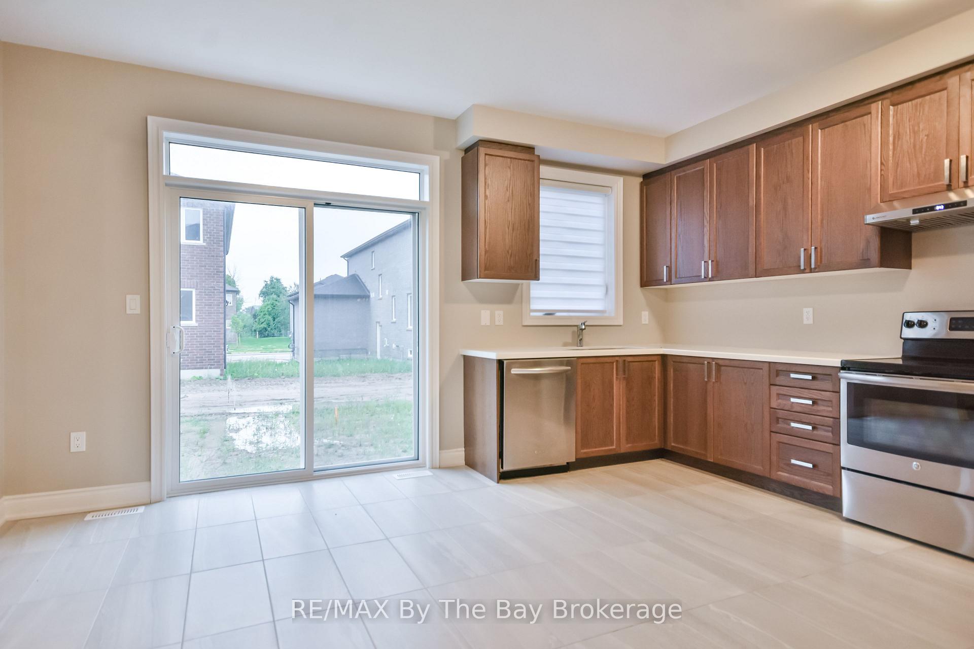 Photo 17 of 21 Amber Drive, Wasaga Beach — HOMEH