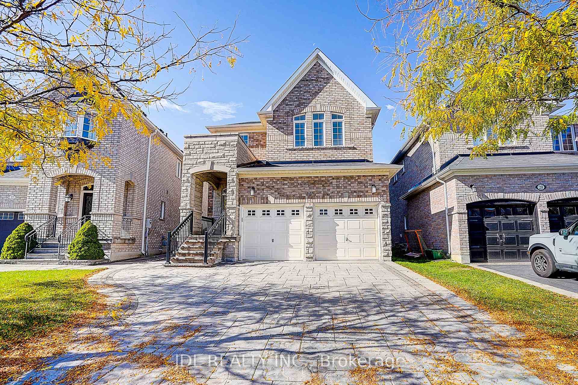 Photo 2 of 26 Santa Amato Crescent, Vaughan, Patterson — HOMEH