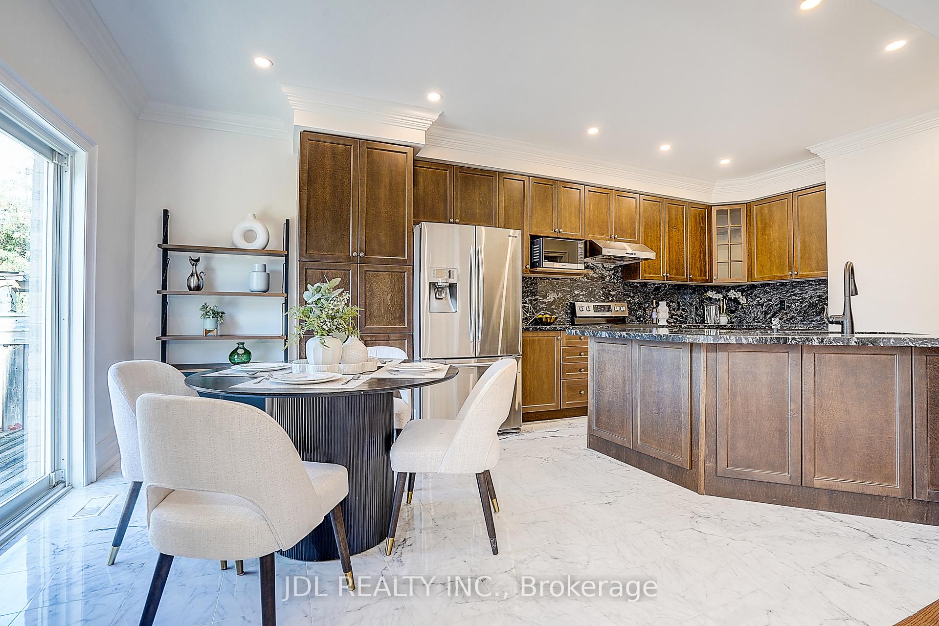 Photo 16 of 26 Santa Amato Crescent, Vaughan, Patterson — HOMEH