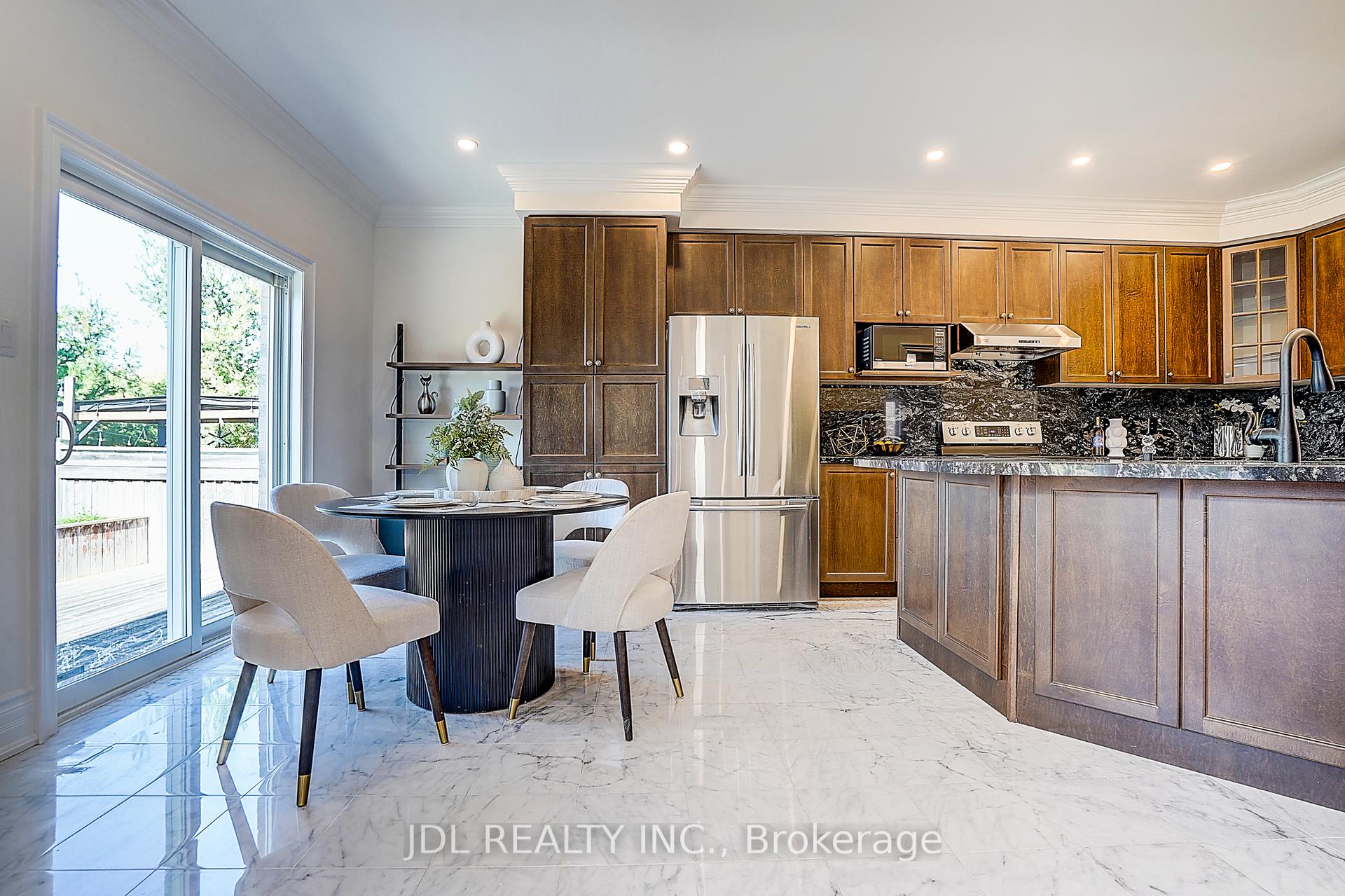 Photo 17 of 26 Santa Amato Crescent, Vaughan, Patterson — HOMEH