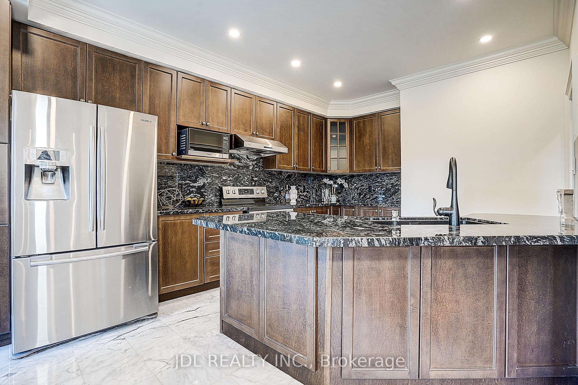 Photo 21 of 26 Santa Amato Crescent, Vaughan, Patterson — HOMEH