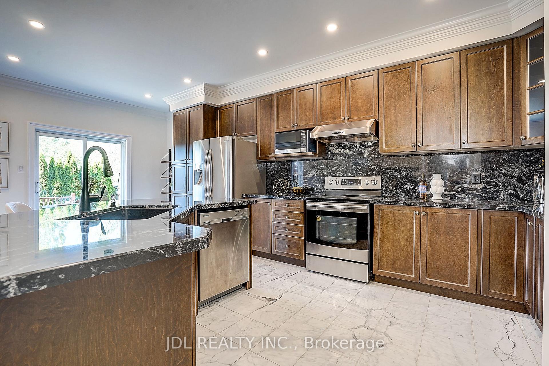 Photo 22 of 26 Santa Amato Crescent, Vaughan, Patterson — HOMEH