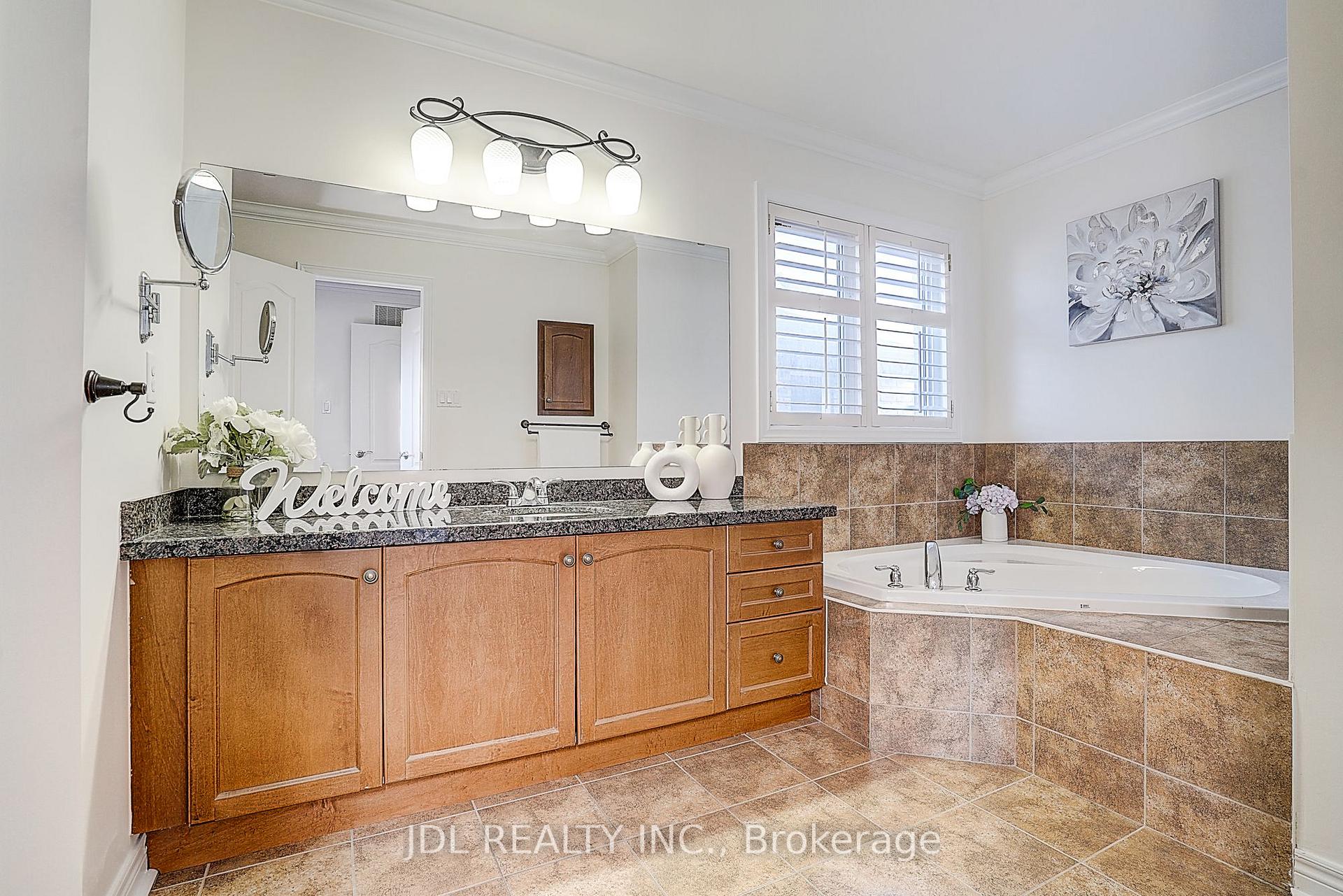 Photo 31 of 26 Santa Amato Crescent, Vaughan, Patterson — HOMEH