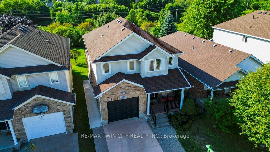 Photo 1 of 648 Brandenburg Boulevard, Waterloo — HOMEH