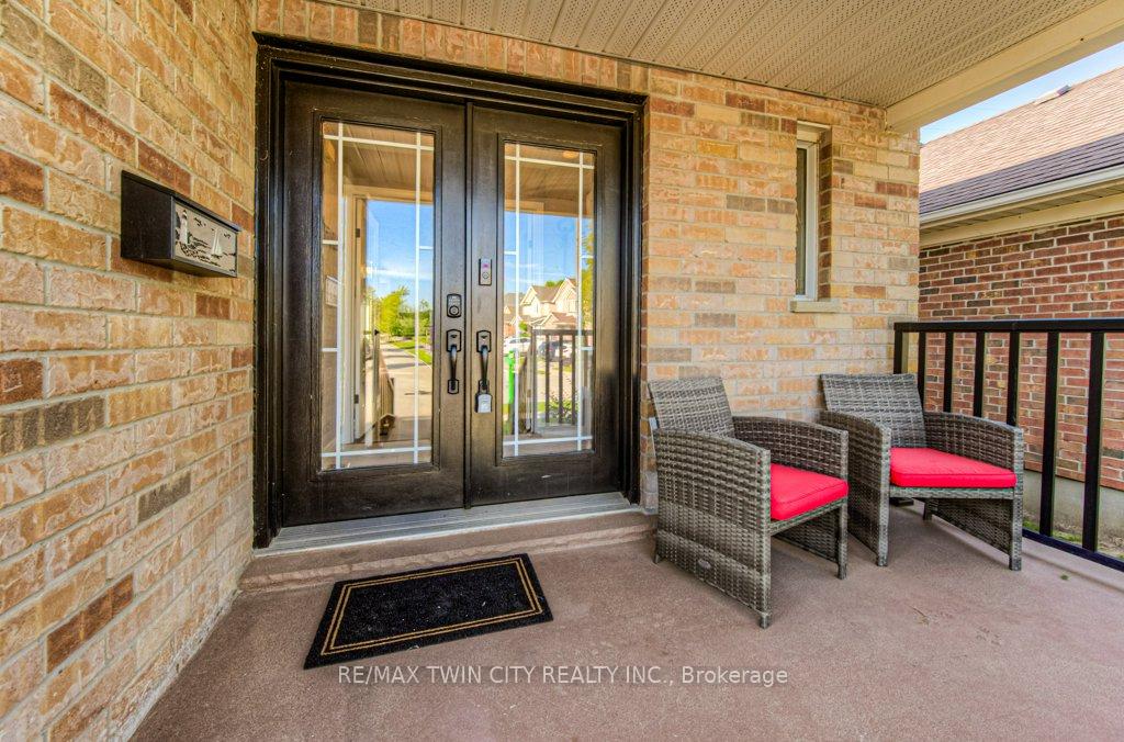 Photo 4 of 648 Brandenburg Boulevard, Waterloo — HOMEH