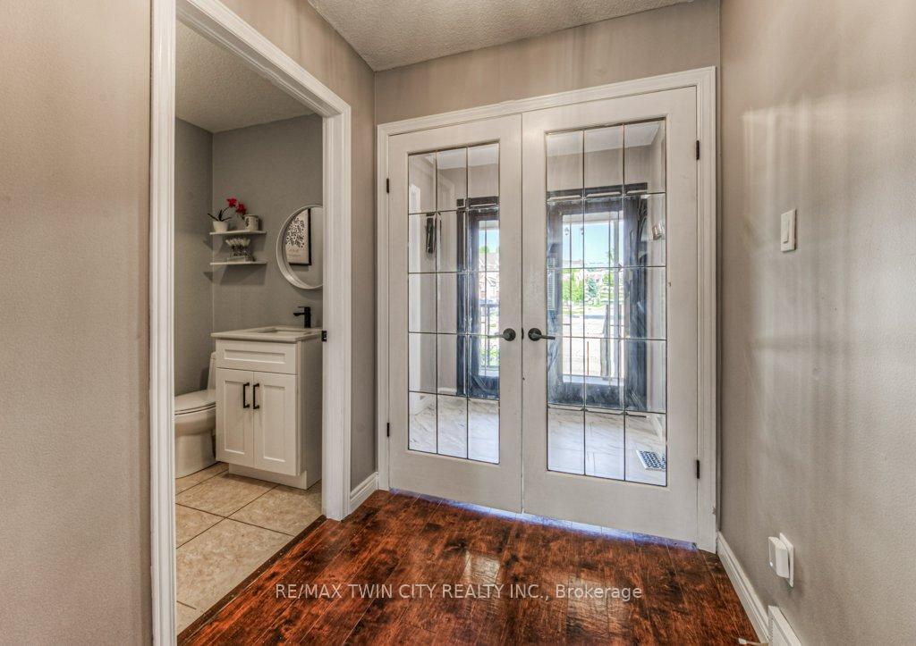 Photo 5 of 648 Brandenburg Boulevard, Waterloo — HOMEH