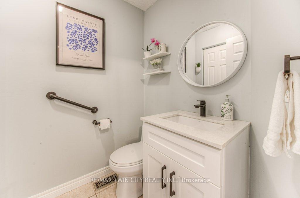 Photo 6 of 648 Brandenburg Boulevard, Waterloo — HOMEH
