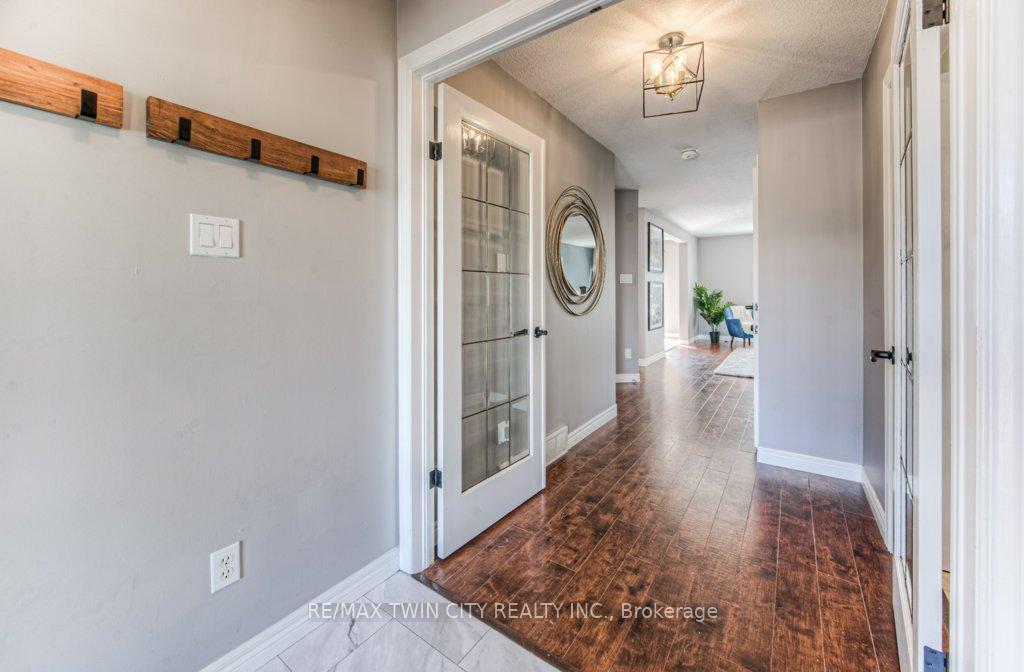 Photo 7 of 648 Brandenburg Boulevard, Waterloo — HOMEH