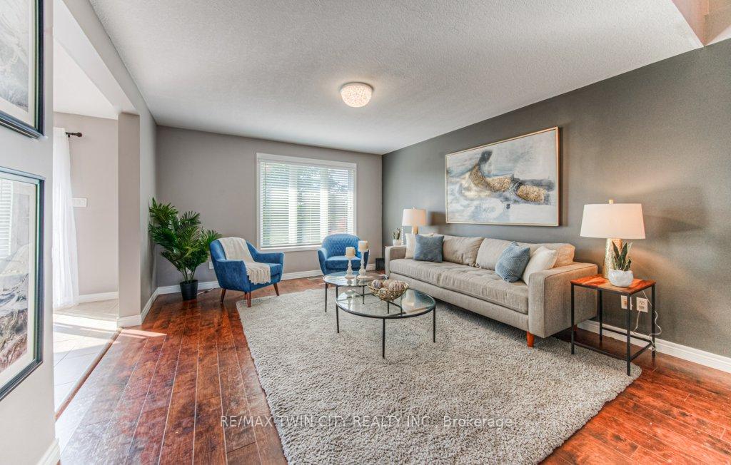 Photo 9 of 648 Brandenburg Boulevard, Waterloo — HOMEH