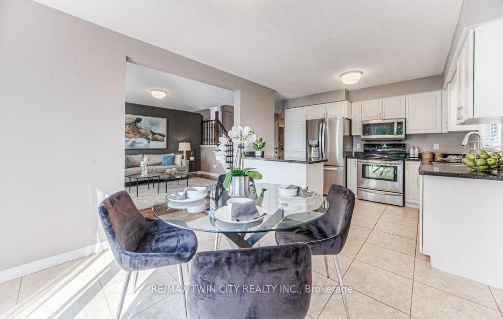 Photo 16 of 648 Brandenburg Boulevard, Waterloo — HOMEH