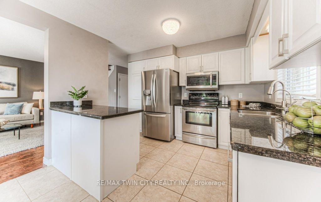Photo 17 of 648 Brandenburg Boulevard, Waterloo — HOMEH
