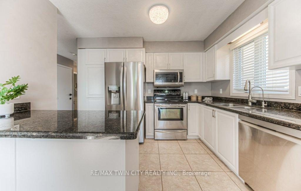Photo 18 of 648 Brandenburg Boulevard, Waterloo — HOMEH
