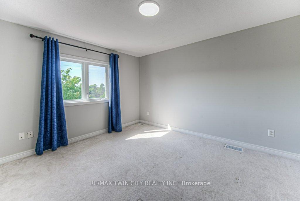 Photo 26 of 648 Brandenburg Boulevard, Waterloo — HOMEH