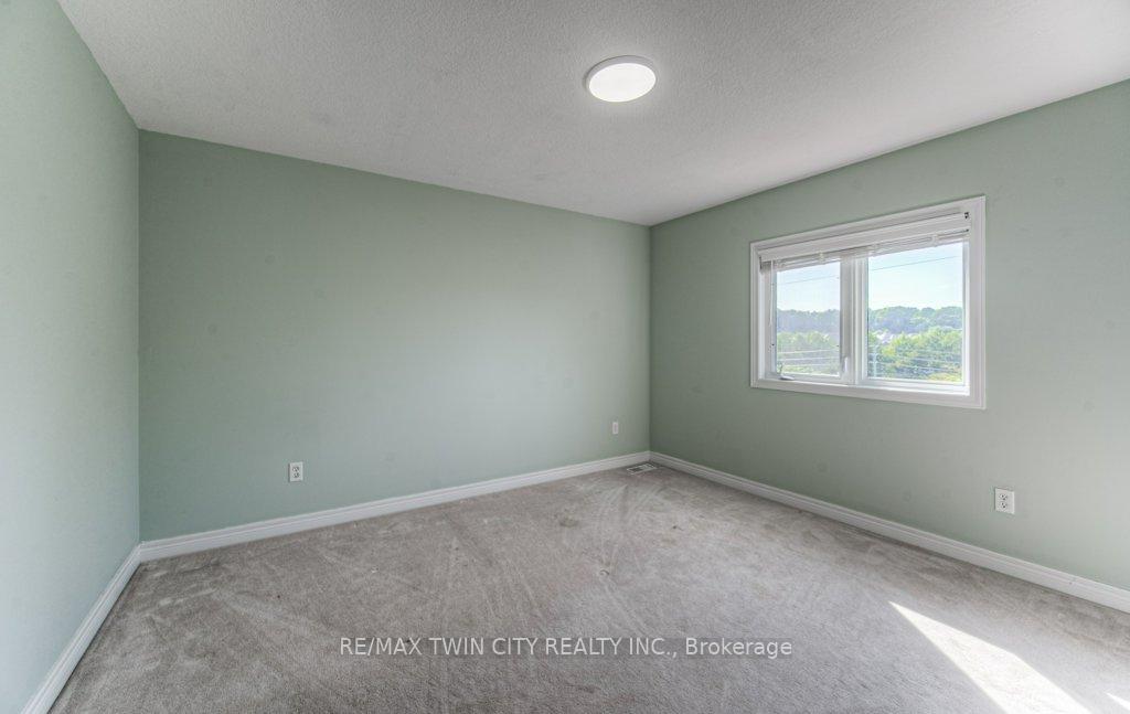 Photo 27 of 648 Brandenburg Boulevard, Waterloo — HOMEH