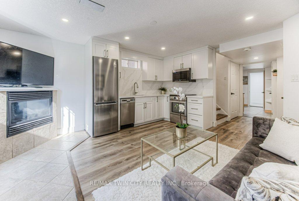Photo 31 of 648 Brandenburg Boulevard, Waterloo — HOMEH