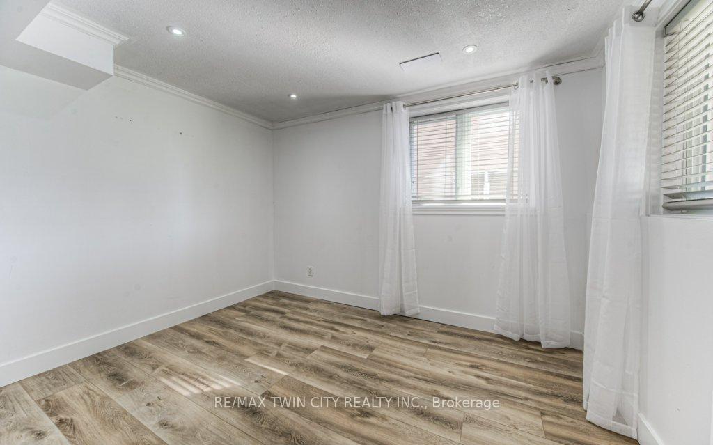 Photo 32 of 648 Brandenburg Boulevard, Waterloo — HOMEH