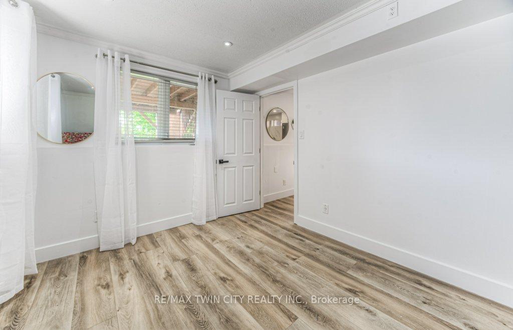 Photo 33 of 648 Brandenburg Boulevard, Waterloo — HOMEH