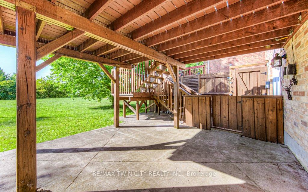 Photo 38 of 648 Brandenburg Boulevard, Waterloo — HOMEH