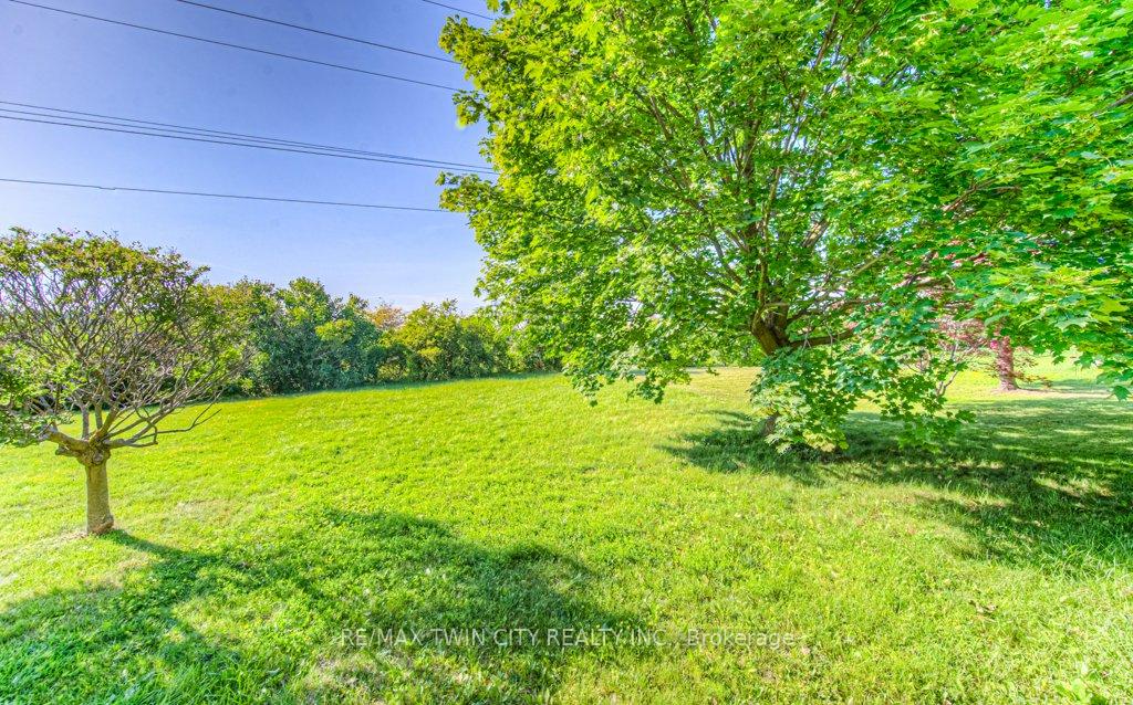 Photo 40 of 648 Brandenburg Boulevard, Waterloo — HOMEH