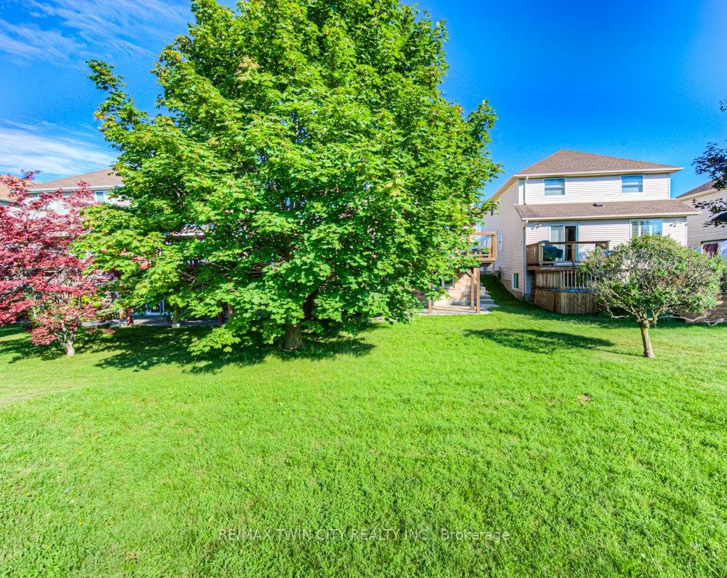Photo 41 of 648 Brandenburg Boulevard, Waterloo — HOMEH