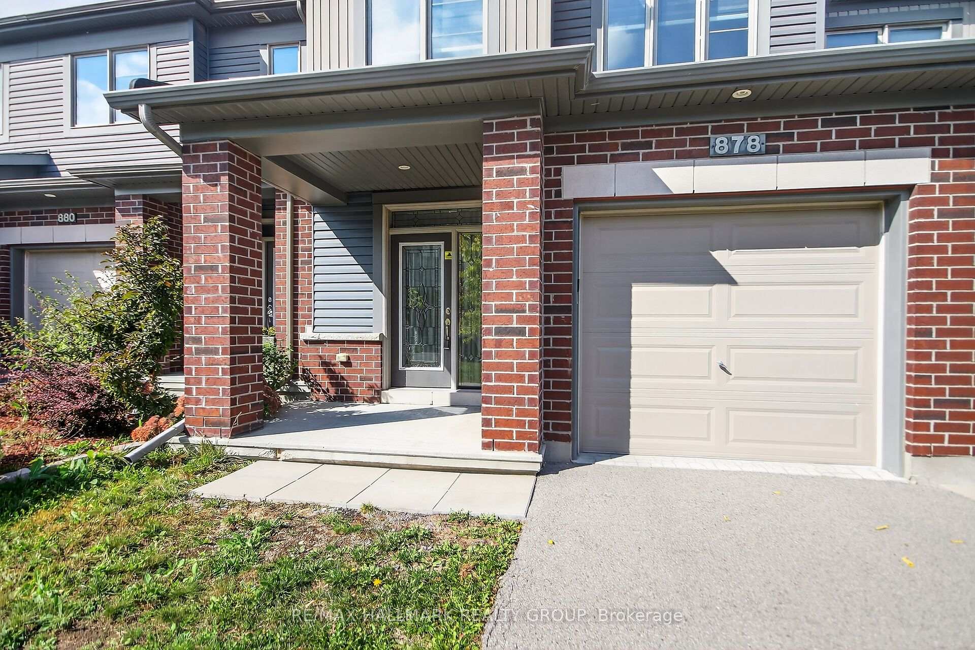 Front of 878 Kilbirnie Drive