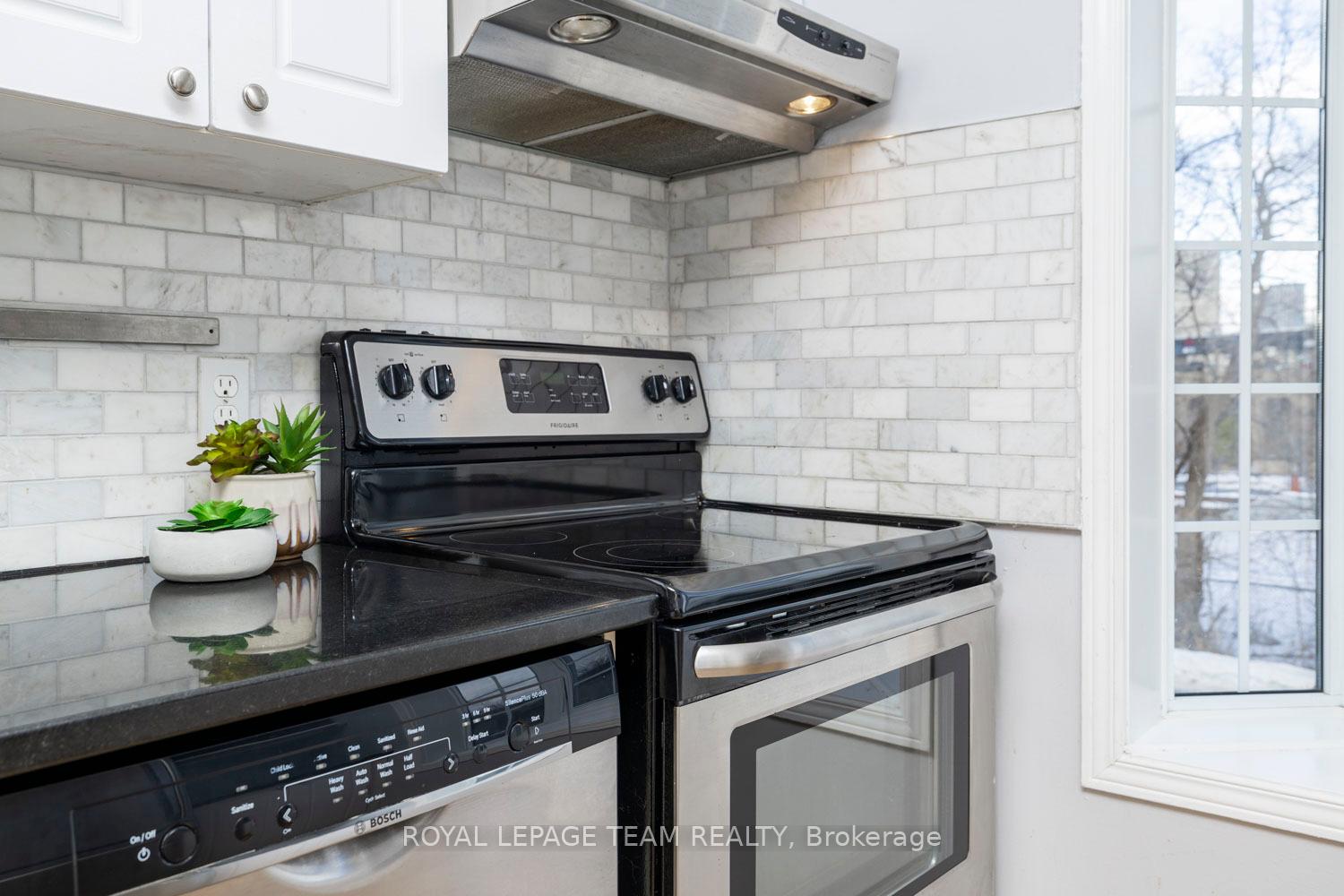Photo 9 of 22 Hintonburg Place, Ottawa, Hintonburg — HOMEH