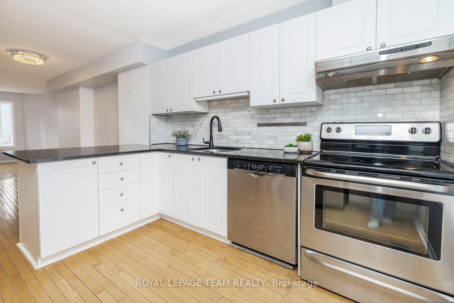 Photo 11 of 22 Hintonburg Place, Ottawa, Hintonburg — HOMEH