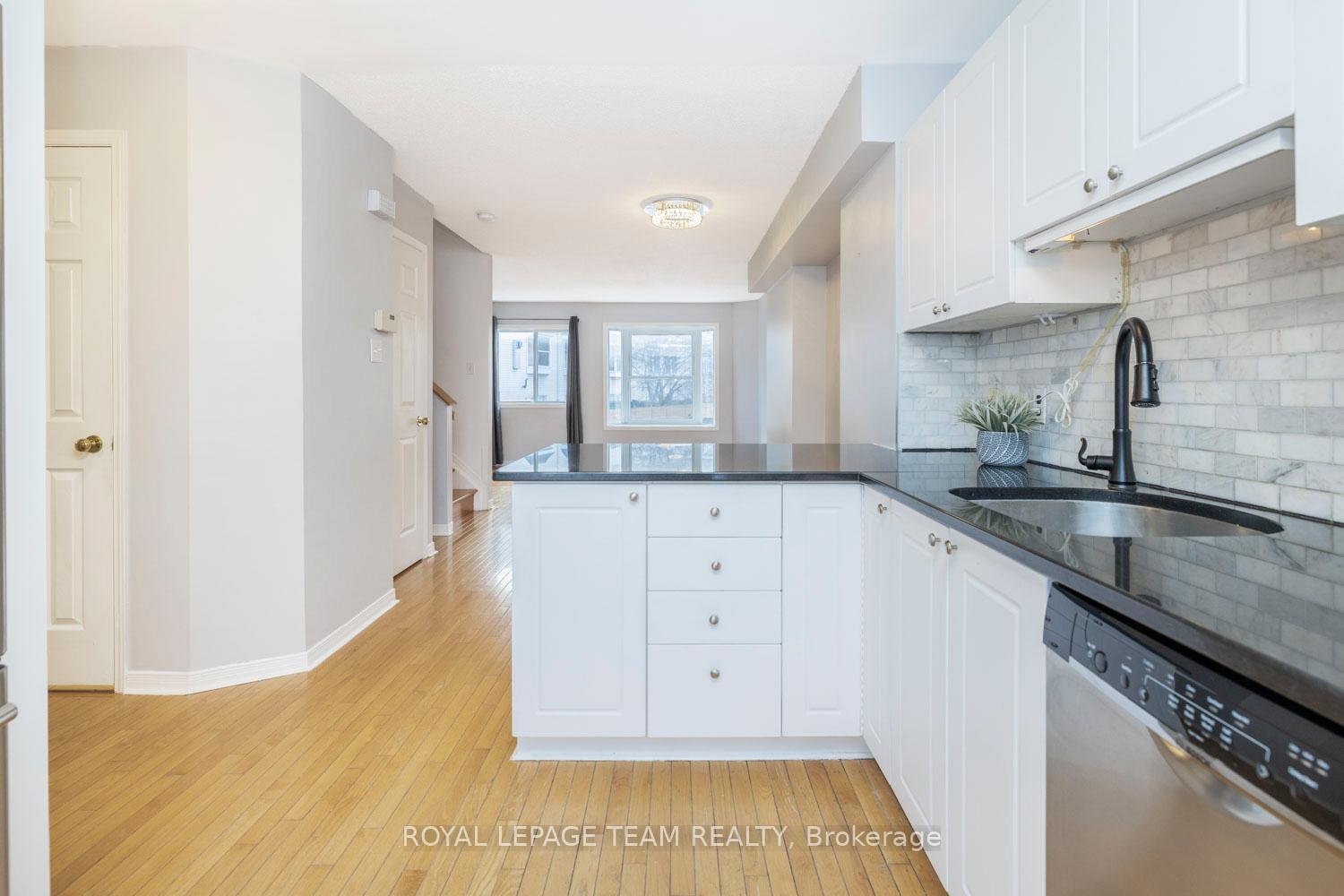 Photo 12 of 22 Hintonburg Place, Ottawa, Hintonburg — HOMEH