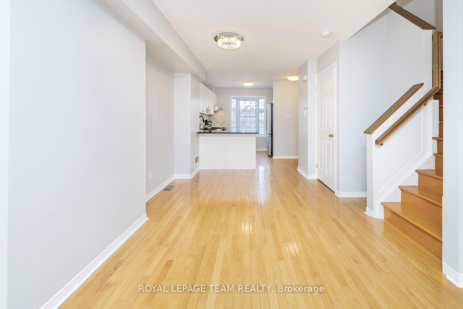 Photo 15 of 22 Hintonburg Place, Ottawa, Hintonburg — HOMEH