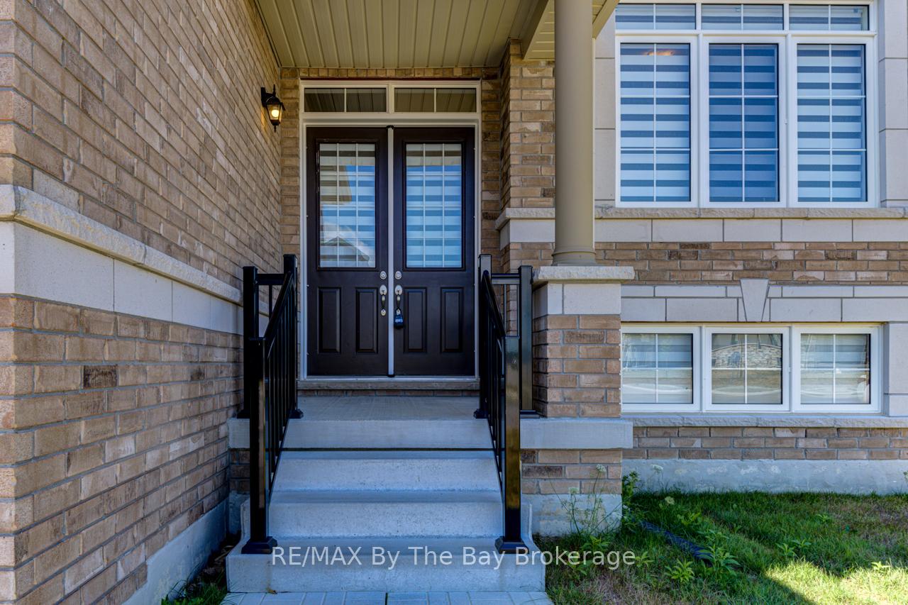 Photo 2 of 19 Beatrice Drive, Wasaga Beach — HOMEH