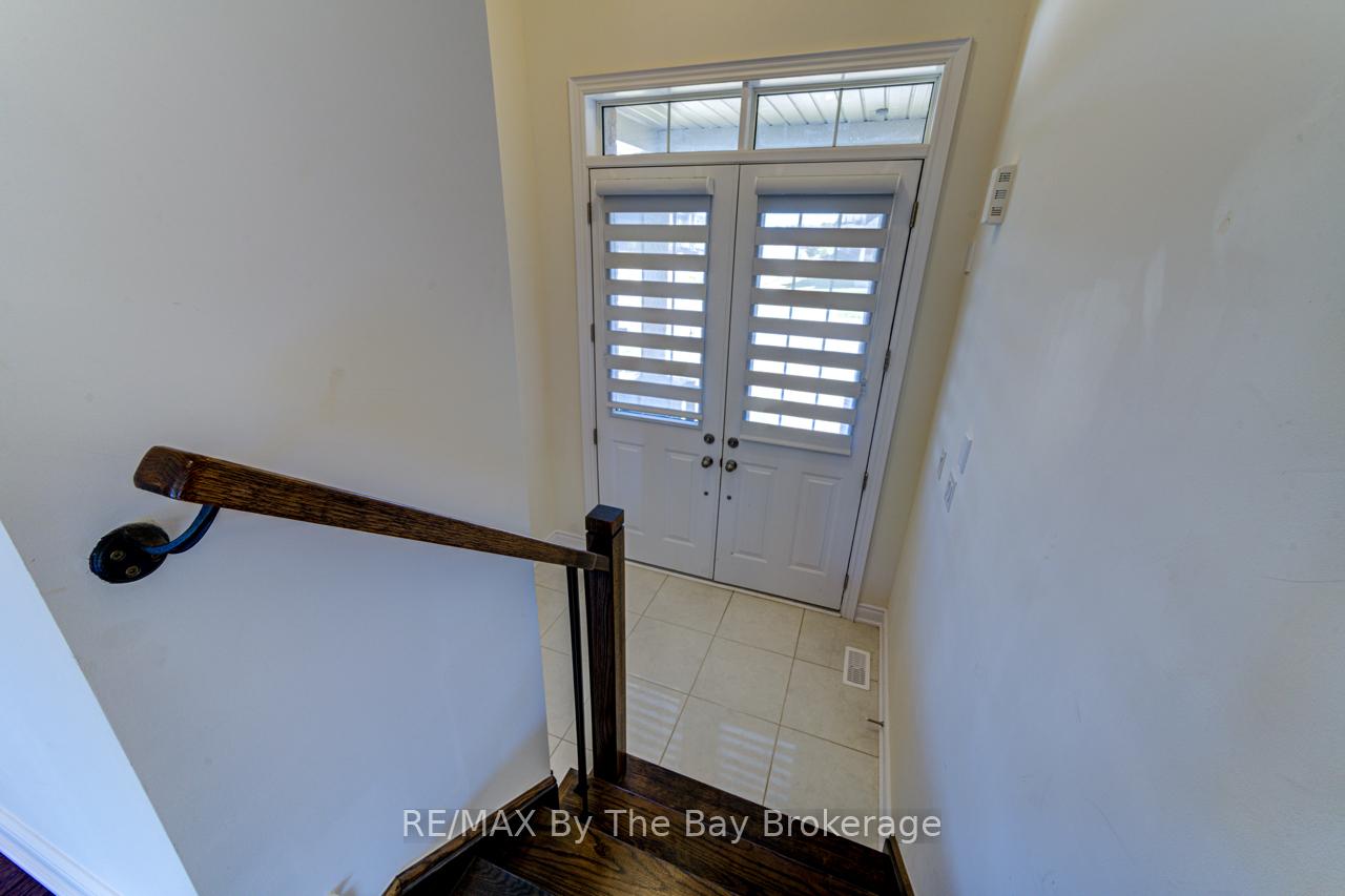 Photo 3 of 19 Beatrice Drive, Wasaga Beach — HOMEH