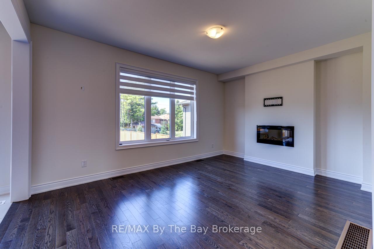 Photo 4 of 19 Beatrice Drive, Wasaga Beach — HOMEH