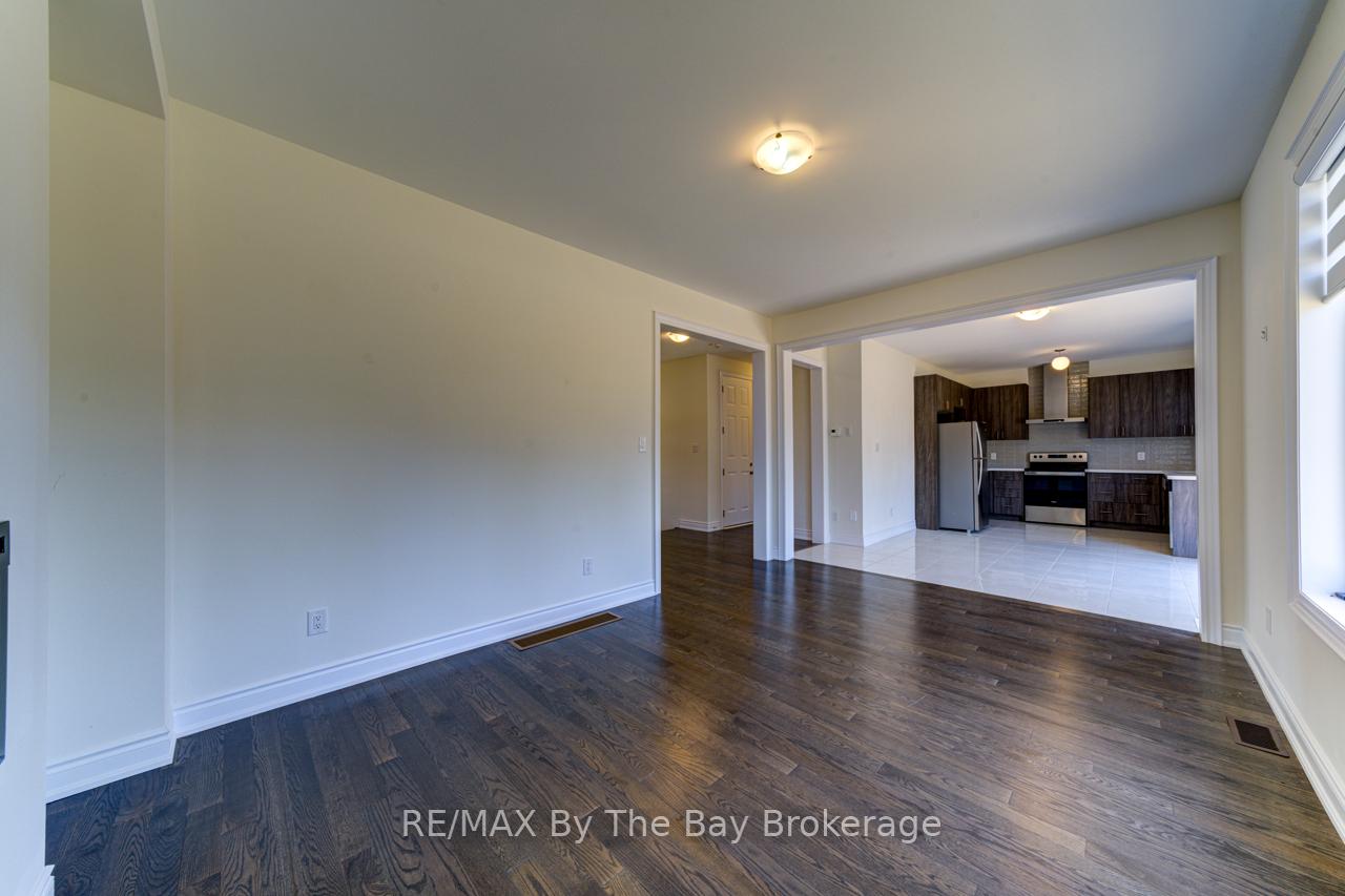 Photo 8 of 19 Beatrice Drive, Wasaga Beach — HOMEH