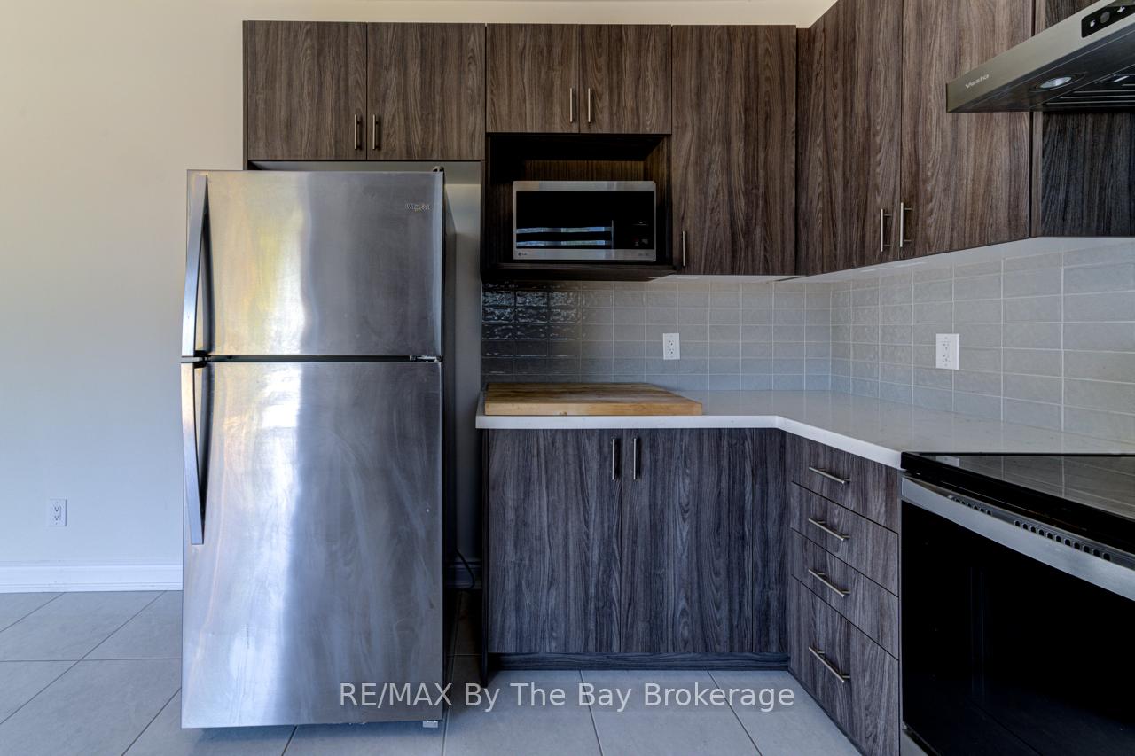 Photo 16 of 19 Beatrice Drive, Wasaga Beach — HOMEH
