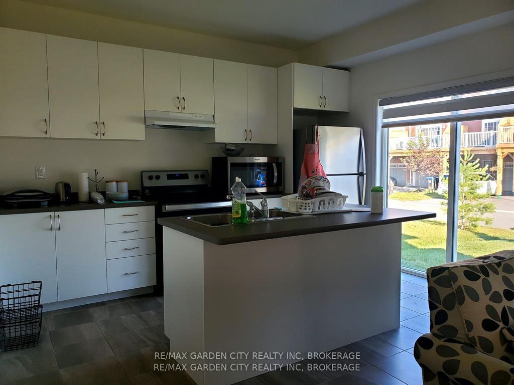 Photo 2 of 8 Hills Thistle Drive, Wasaga Beach — HOMEH