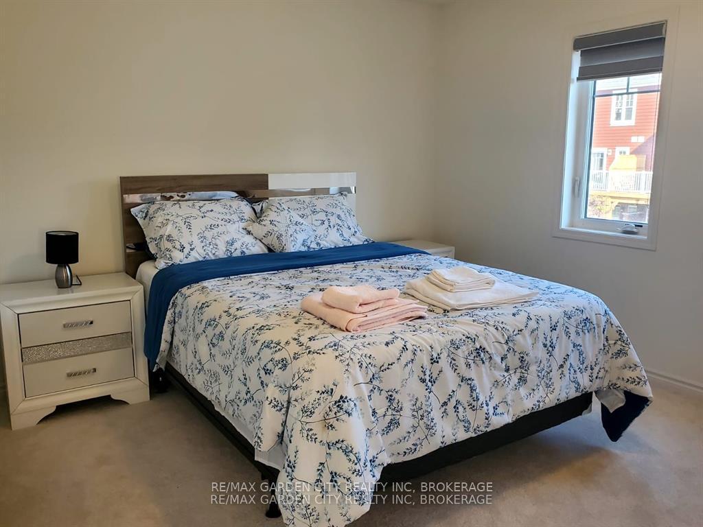 Photo 4 of 8 Hills Thistle Drive, Wasaga Beach — HOMEH