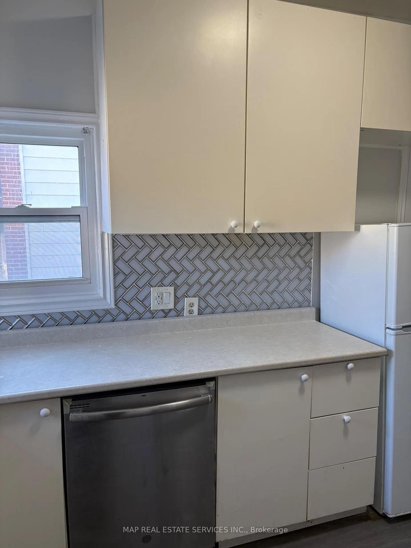 Photo 2 of 15 Wallace Street, Vaughan, West Woodbridge — HOMEH
