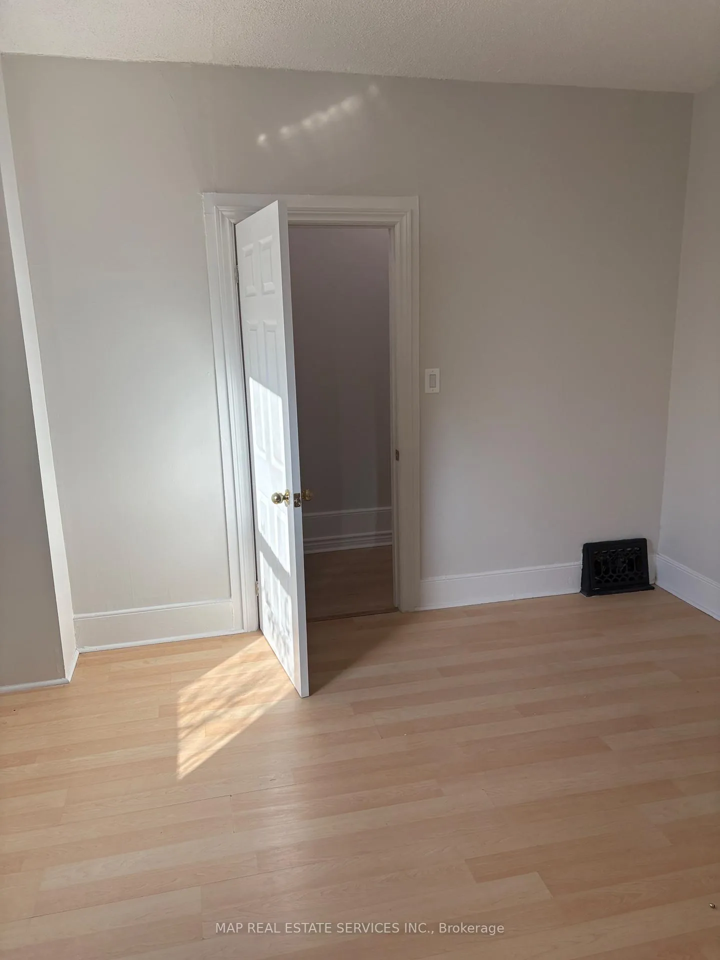 Photo 9 of 15 Wallace Street, Vaughan, West Woodbridge — HOMEH