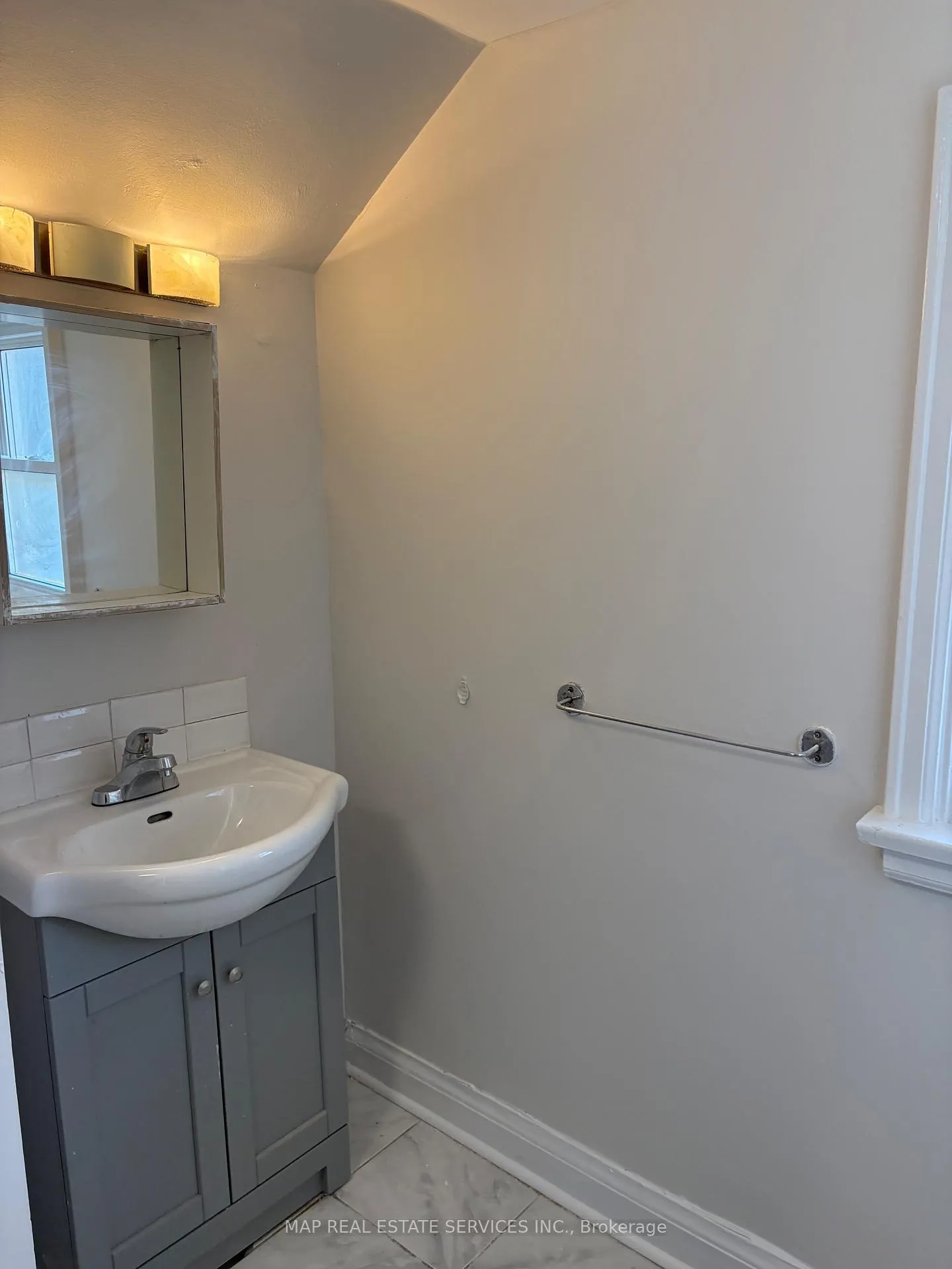 Photo 11 of 15 Wallace Street, Vaughan, West Woodbridge — HOMEH