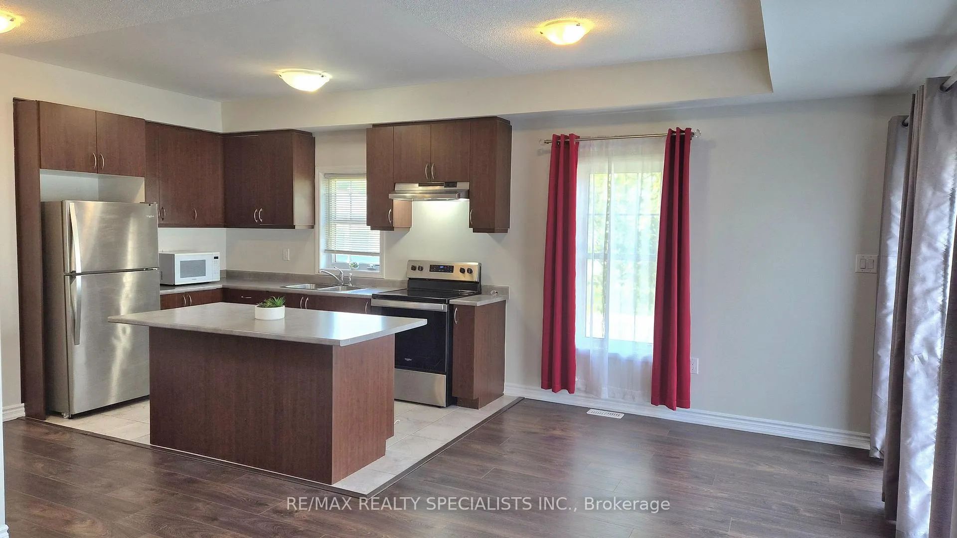 Photo 7 of 112 Village Gate Drive, Wasaga Beach — HOMEH