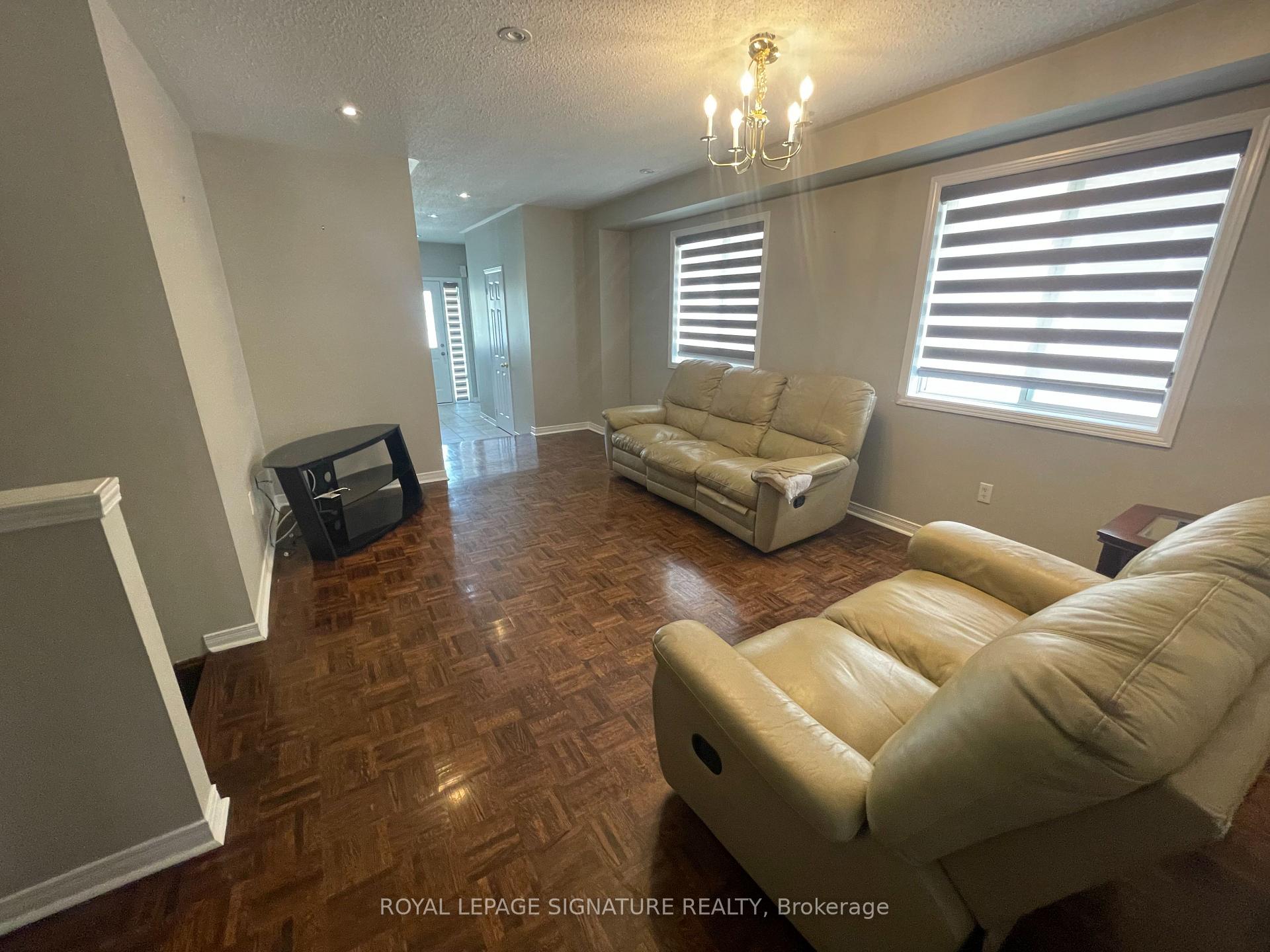 Photo 2 of 17 Neuchatel Avenue, Vaughan, Vellore Village — HOMEH