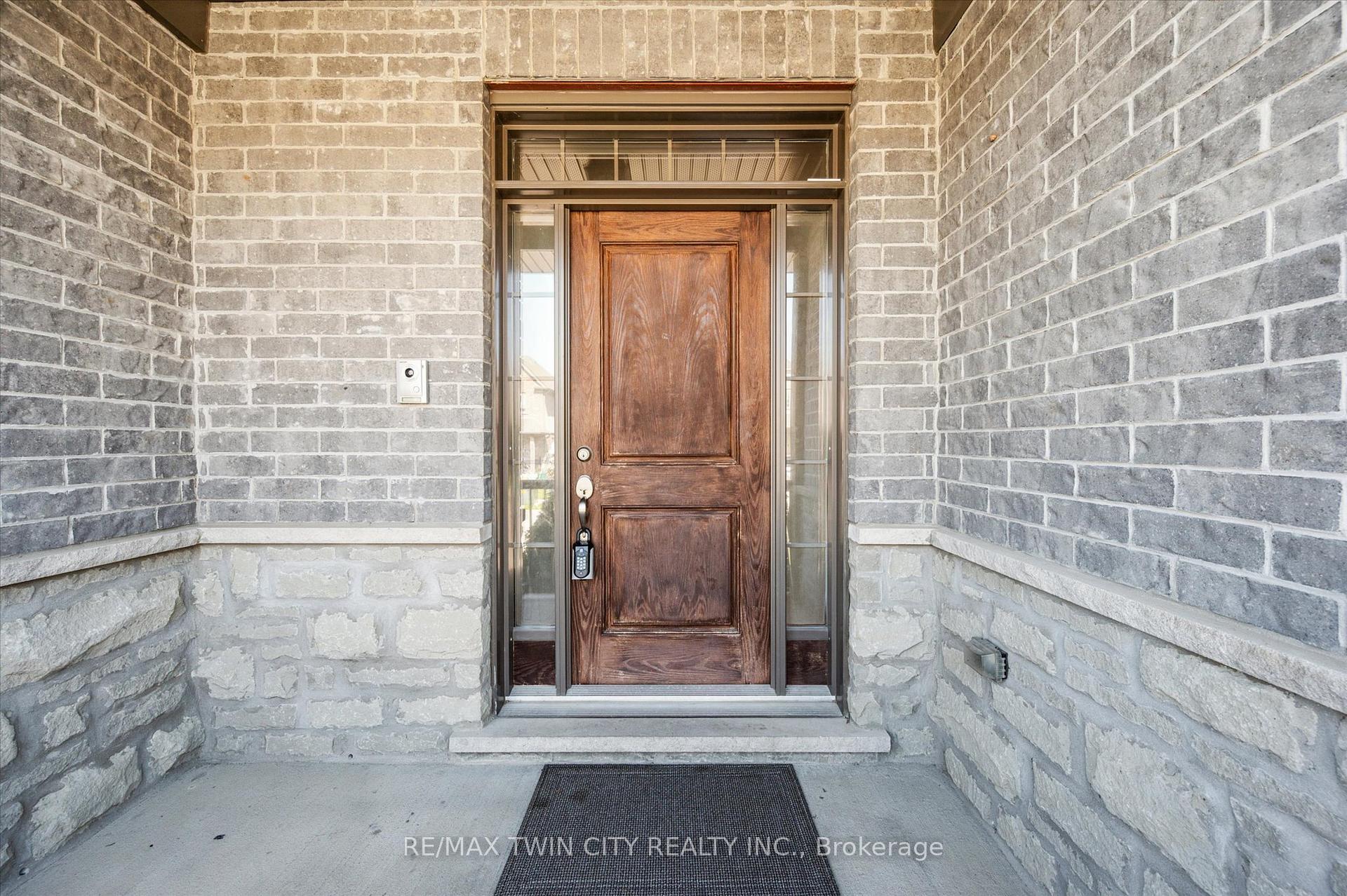 Photo 4 of Unit B, 605 Montpellier Drive, Waterloo — HOMEH