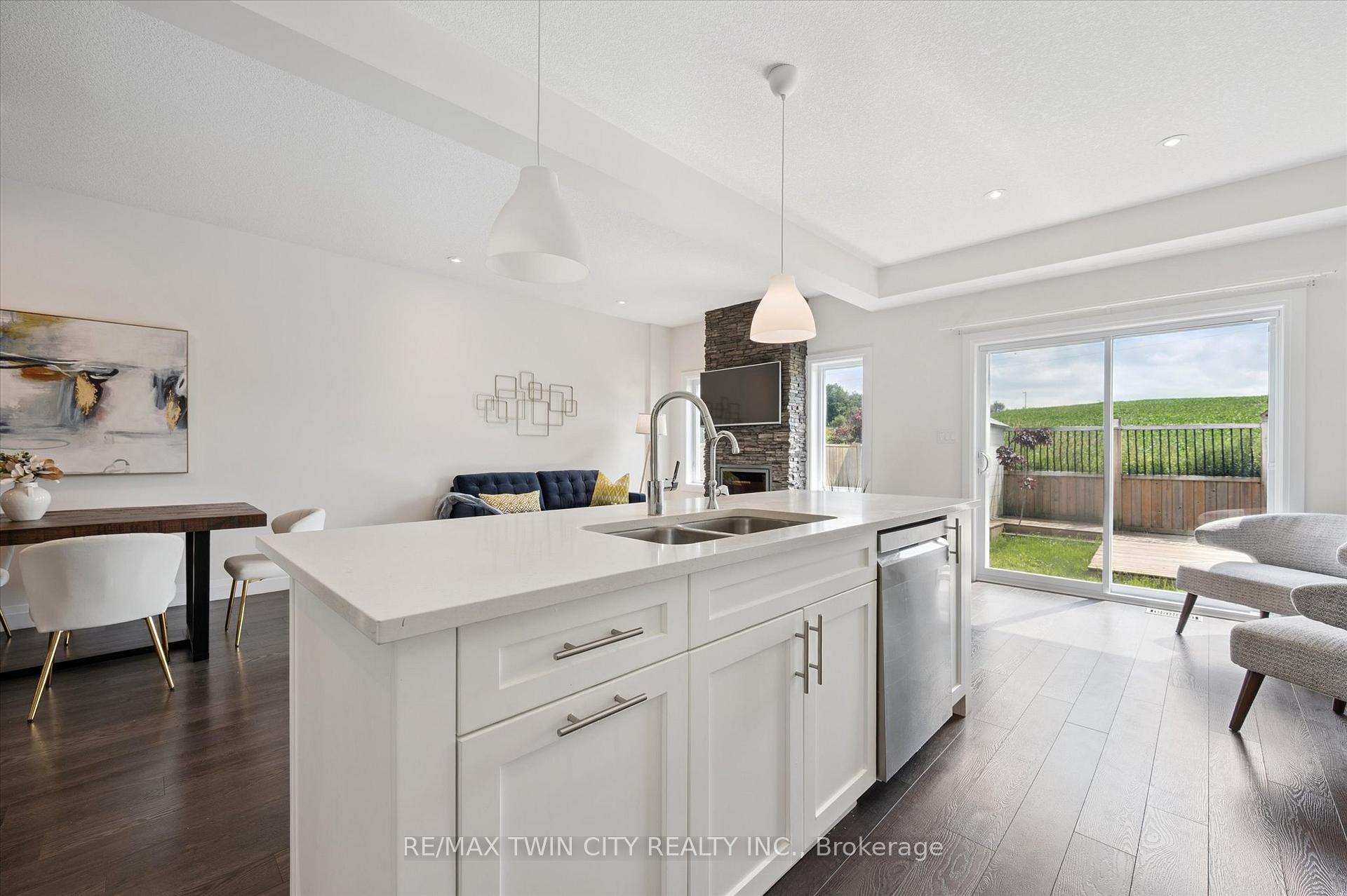 Photo 11 of Unit B, 605 Montpellier Drive, Waterloo — HOMEH